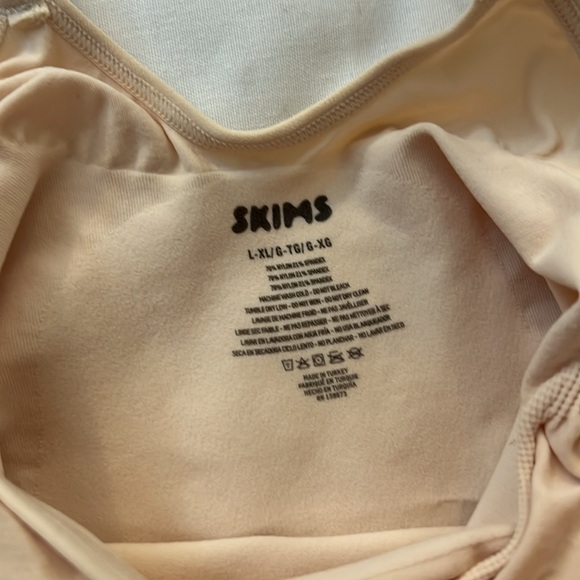 SKIMS SEAMLESS SCULPT MID THIGH BODYSUIT - Picture 2 of 3